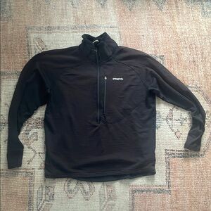 Patagonia Dark Charcoal Quarter-Zip Fleece Mens R1